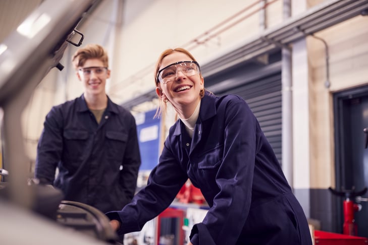 2021-07-22-kleine-unternehmen-auf-ausbildung.de-autowerkstatt 2021-07-22-kleine-unternehmen-auf-ausbildung.de-autowerkstatt