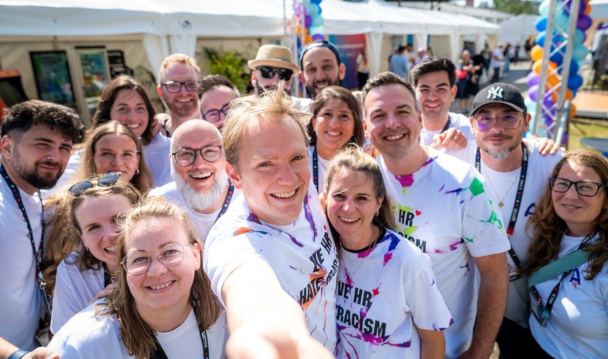 Das Team von Ausbildung.de beim Gruppenselfie